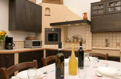 San Lupo House | Beautiful private villa with WIFI, A/C, private pool, TV, patio, pets allowed and panoramic view