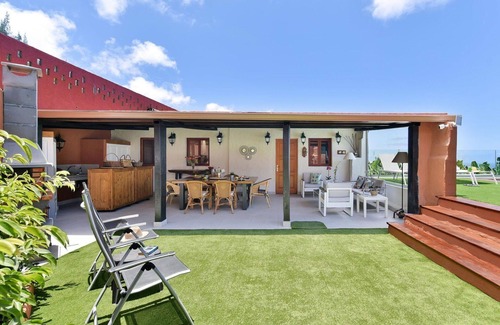 Arucas House | Beautiful private villa for 6 people with private pool and TV