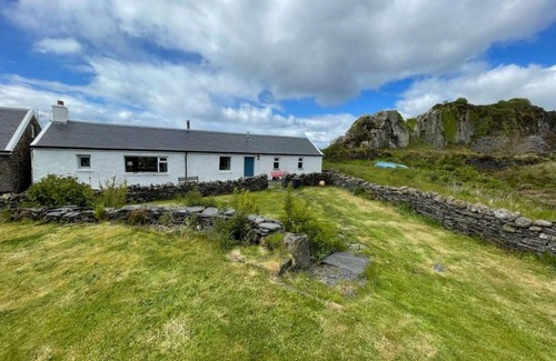 Slate Islands House | Beautiful private villa for 4 people with WIFI, TV and pets allowed