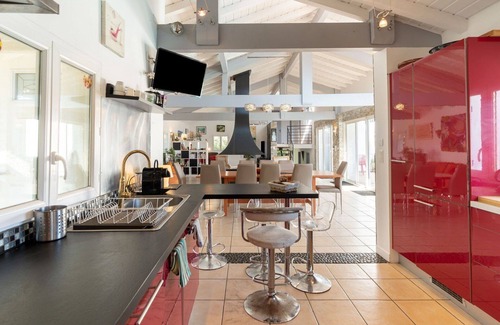 Bidart Villa | Beautiful private villa for 15 guests with hot tub, private pool, WIFI, TV, terrace and pets all.