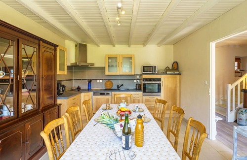 Crozon House | Beautiful private villa for 5 guests with WIFI, TV, terrace and pets allowed