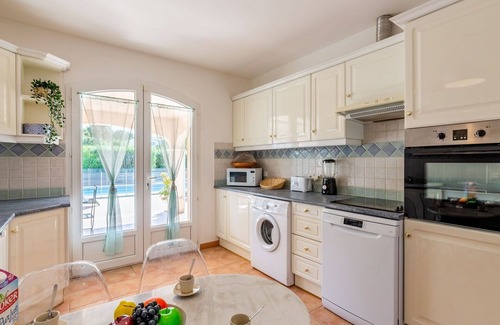 Frejus Villa | Beautiful private villa for 8 people with A/C, private pool, WIFI, TV and patio