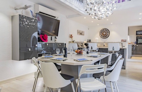 Les 3 Ponts Villa | Beautiful private villa with hot tub, private pool, A/C, WIFI, TV, terrace and pets allowed