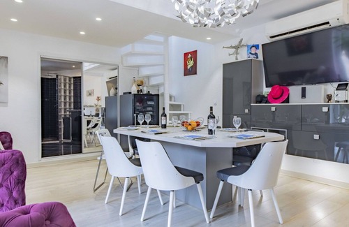 Les 3 Ponts Villa | Beautiful private villa with hot tub, private pool, A/C, WIFI, TV, terrace and pets allowed