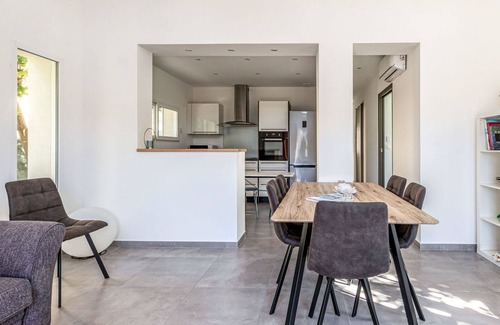 Le Mourillon Villa | Beautiful private villa for 4 guests with A/C, WIFI, TV and terrace