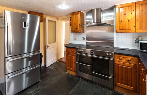 Fivelanes House | Beautiful private villa for 9 guests with hot tub, WIFI, TV, patio and pets allowed