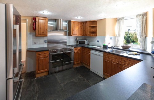 Fivelanes House | Beautiful private villa for 9 guests with hot tub, WIFI, TV, patio and pets allowed