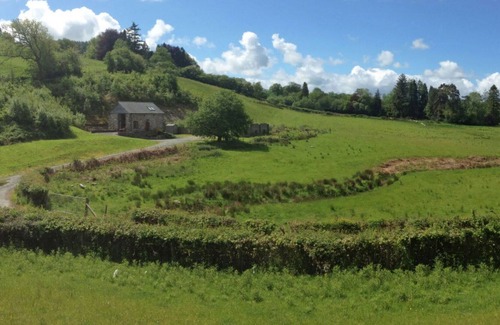 Machynlleth House | Beautiful private villa for 4 guests with TV, patio, panoramic view and parking