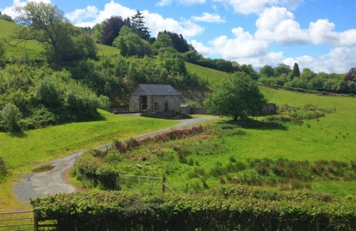 Machynlleth House | Beautiful private villa for 4 guests with TV, patio, panoramic view and parking