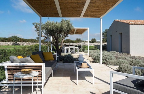 Ragusa Villa | Beautiful private villa for 6 guests with WIFI, A/C, private pool, TV, patio and panoramic view