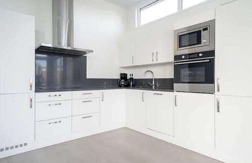 Linden House | Beautiful private villa for 8 people with WIFI, TV and terrace