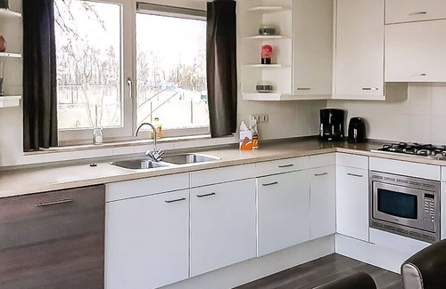 Susteren House | Beautiful private villa for 16 people with WIFI, pool, TV, terrace and parking
