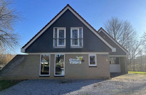Susteren House | Beautiful private villa for 16 people with WIFI, pool, TV, terrace and parking