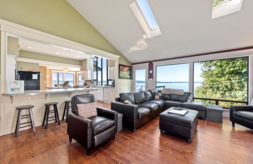 Federal Way House | Beautiful Puget Sound Waterfront Vacation Home
