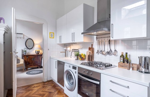 Palace District Apartment | Beautiful, quiet, central flat with A/C,2-6 people, 76 m 2