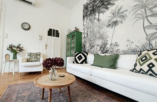 Palace District Apartment | Beautiful, quiet, central flat with A/C,2-6 people, 76 m 2