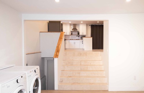 Merritt House | Beautiful quiet space located in the heart of Merritt suburbs.