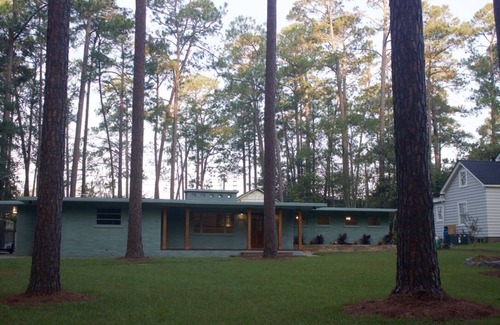 Moultrie House | Beautiful re-modeled mid-century home on a quiet street close to downtown.