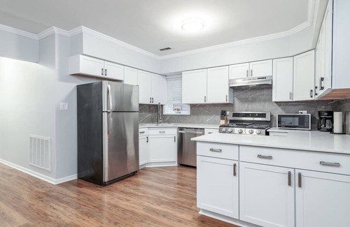 Old Town Hotel | Beautiful, Remodeled Penthouse Unit in Old Town!