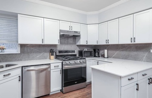 Old Town Hotel | Beautiful, Remodeled Penthouse Unit in Old Town!