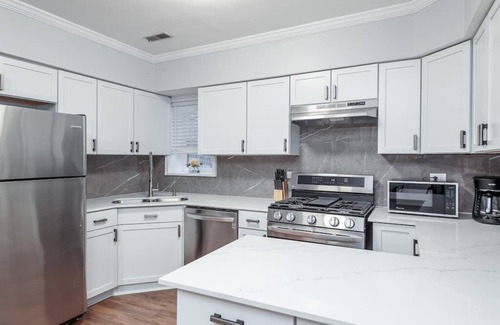 Old Town Hotel | Beautiful, Remodeled Penthouse Unit in Old Town!