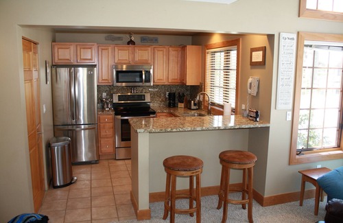 Boyne Falls Condo | Beautiful Renovated Disciple’s Ridge Condo. Near Boyneland. New Carpet in 3/23