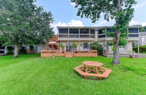 April Sound House | BEAUTIFUL RESORT LAKEHOUSE!