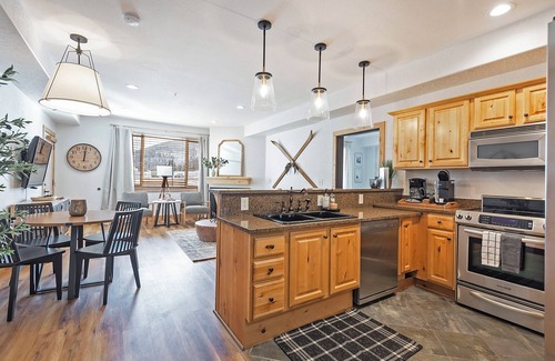 Park City Condo | Beautiful Retreat With Pool, Hot Tub & Mountain Views