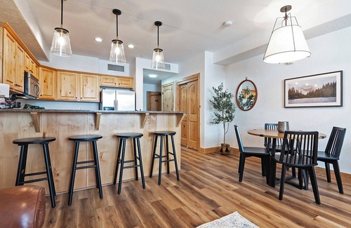 Park City Condo | Beautiful Retreat With Pool, Hot Tub & Mountain Views
