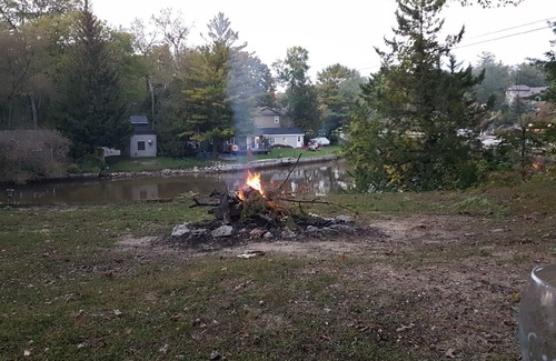 Wasaga Beach Cottage | BEAUTIFUL RIVERFRONT HOUSE FOR RENT BOATING AND SKI SEASON