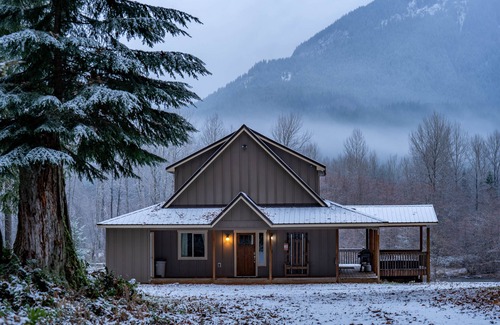 Packwood House | Beautiful riverfront cabin on 5 acres. Breathtaking views. Sleeps 12.