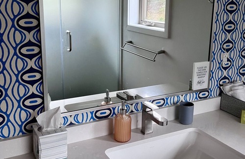 McNeil House | Beautiful Rolling Hill Views of Lake Travis <20 Minutes to Downtown Austin