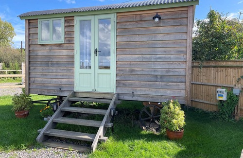 Hayling Island Cottage | Beautiful romantic getaway overlooking fields on the beautiful south coast.