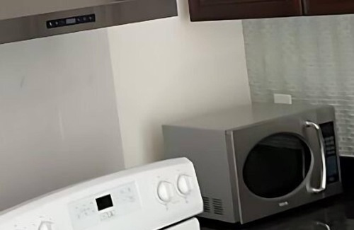 Kitsilano House | Beautiful room with Kitchen, Washing Machine, internet near UBC, Kitsilano Beach