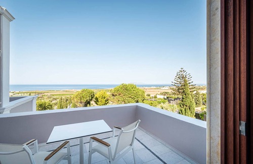 Kamari Villa | Beautiful Santorini | Villa Leon | 4 Bedrooms | Stunning Heated Jacuzzi &.