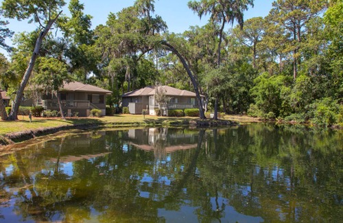 Hilton Head Island Cottage | Beautiful scenic property that backs up to the Galleon Golf Course in Shipyard