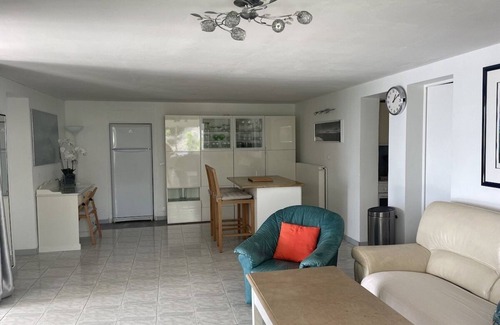 Le Lavandou Apartment | Beautiful sea view - Spacious and comfortable - Walking distance to the beach