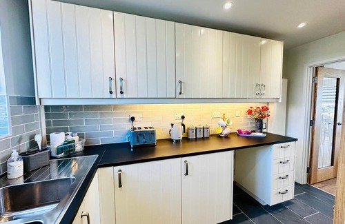 Aberdovey House | Beautiful Seaside House- Spectacular Views - Garden- Free Parking- Pets Allowed