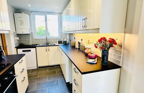 Aberdovey House | Beautiful Seaside House- Spectacular Views - Garden- Free Parking- Pets Allowed