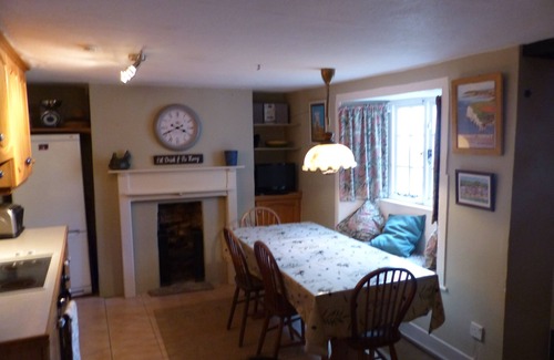 Swanage Cottage | Beautiful seaside period cottage in the middle of Swanage, dogs welcome