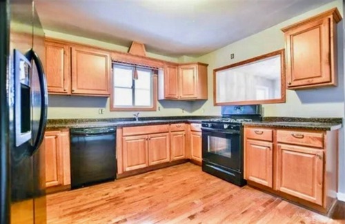 St. Paul House | Beautiful settings home with 4 comfortable, queen size bedrooms