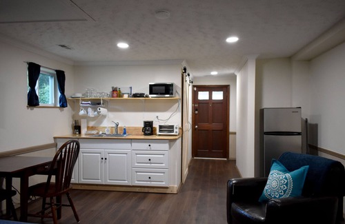Winston - Salem Apartment | Beautiful small apartment 5 minutes to downtown Winston.