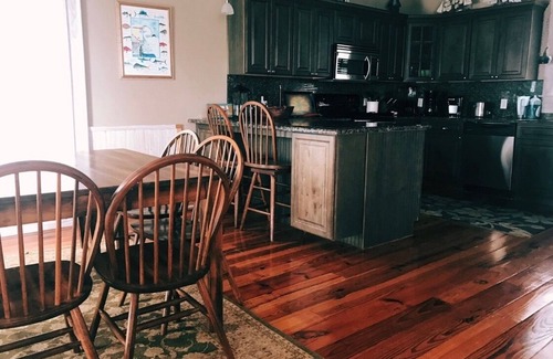Crawfordville House | Beautiful Spacious Beach Home with available boat dock