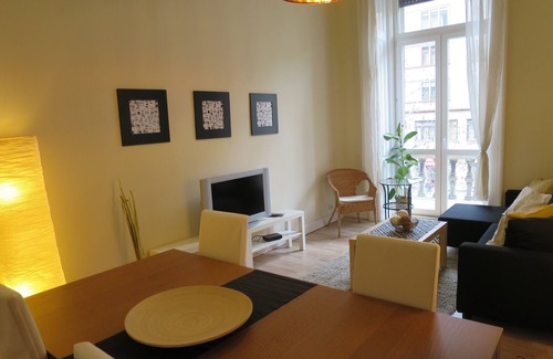 Palace District Condo | Beautiful spacious central 4 bedroom/3 bathroom