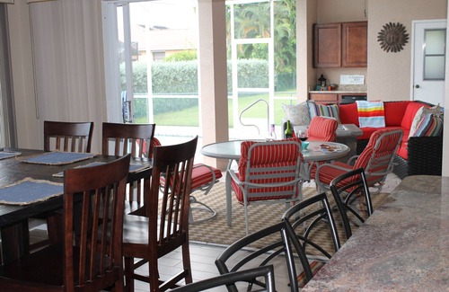 Pelican House | Beautiful & Spacious, Great Location Near Cape Harbour, Gourmet Kitchen