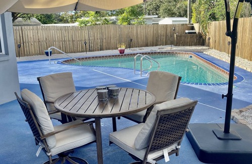 Ridge Wood Heights House | Beautiful, Spacious Heated Pool Home - Close to Siesta Key Beach!