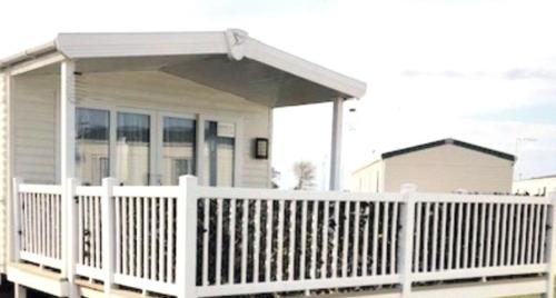 Lydd-on-Sea House | Beautiful Spacious Holiday Home - Romney Sands