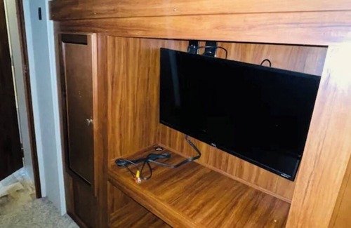 Snellville House | Beautiful Spacious RV Camper on local property, 5 minutes from Snellville City.