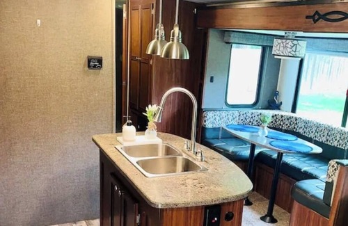 Snellville House | Beautiful Spacious RV Camper on local property, 5 minutes from Snellville City.