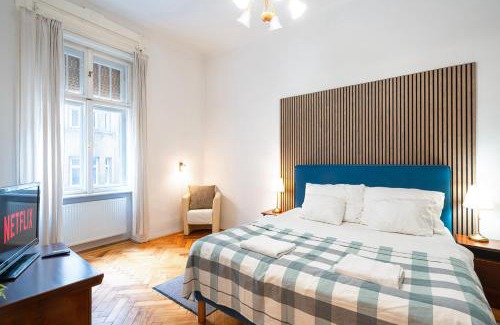 Vizivaros Apartment | Beautiful Spacious Three-Room Suite Close to Buda Castle